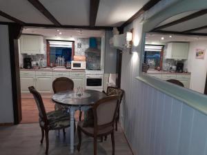 Η κουζίνα ή μικρή κουζίνα στο Ferien im Kräuterstübchen +15 φωτογραφίες