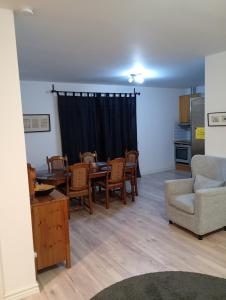 Η κουζίνα ή μικρή κουζίνα στο Ferienwohnung 2 Lakeland Åäng 6 Vislanda