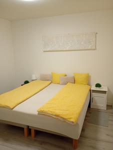 Ένα ή περισσότερα κρεβάτια σε δωμάτιο στο Ferienwohnung 2 Lakeland Åäng 6 Vislanda