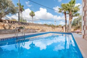 Bazén v ubytování Es Cantó nebo v jeho okolí