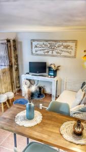 a living room with a table and a couch at La Casa Arabe in Alcalá de los Gazules