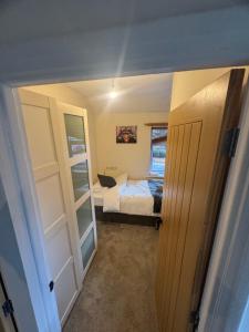 a small bedroom with a bed and a window at Cosy 3 Bedroom in Birmingham in Birmingham