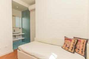 a room with a white couch with two pillows at La Terrazza sul Mare in Liscia di Vacca