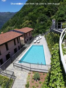 an image of a swimming pool on top of a building at Appartamento 4 in Nesso