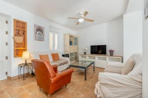 a living room with a couch and a chair at Casa Mercedes In Granada's Vega in Valderrubio