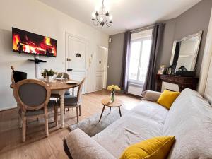 TV a/nebo společenská místnost v ubytování E - La bulle de champagne T3 proche centre-ville