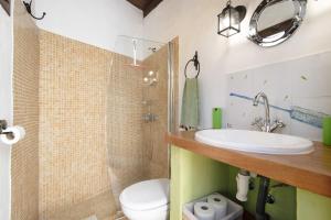 Ένα μπάνιο στο Los Veroles +23 φωτογραφίες