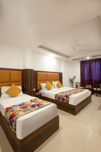 ニューデリーにあるHotel Krone Plaza Near IGI Airportの部屋にベッドが2つあるホテルの部屋 +32枚の写真