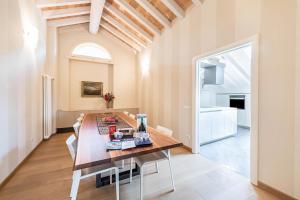 Gallery image of Il Golfo Attico Vista Lago in Toscolano Maderno