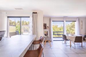 a kitchen and dining room with a table and chairs at Les Garrigues Ensoleillées in Treilles