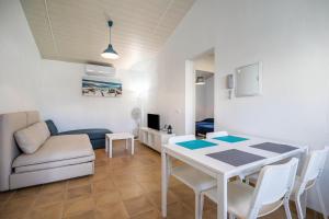 TV a/nebo společenská místnost v ubytování La Casita Azul - Mayores de 25