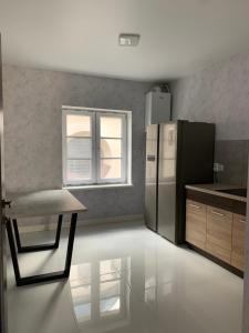 Η κουζίνα ή μικρή κουζίνα στο Апартаменти