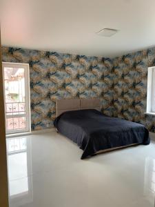 Ένα ή περισσότερα κρεβάτια σε δωμάτιο στο Апартаменти