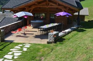 A garden outside Chalet Heidi - Chatel Még 6 kép