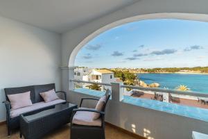 Photo de la galerie de l'établissement White Sands 4.20, à Arenal d'en Castell