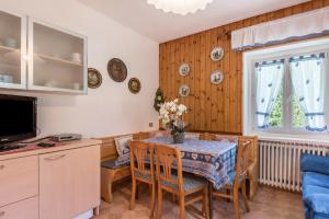 Kuchyň nebo kuchyňský kout v ubytování Casa Serena Appartamento Catinaccio