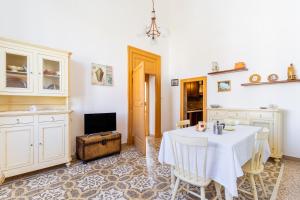 a kitchen with a table with a white table cloth at Villa Ramirez in Leuca