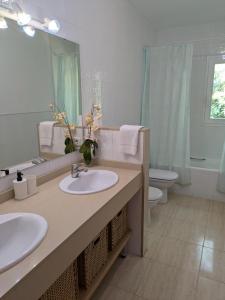 Koupelna v ubytování La Vinya del Beato 1950