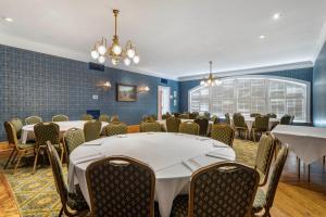 Posezení v ubytování Windsor Hotel, an Ascend Collection Hotel