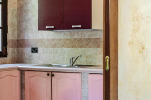Η κουζίνα ή μικρή κουζίνα στο Casa Vacanze Villa Carola +15 φωτογραφίες