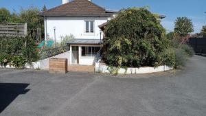 a white house with a large bush in front of it at Maison au 19 in Bourges