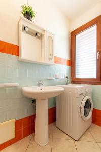 Afbeelding uit fotogalerij van Appartamenti Caletta sul mare in La Caletta