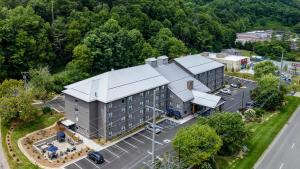 an overhead view of a building with a parking lot at Graystone Lodge, an Ascend Collection Hotel in Boone