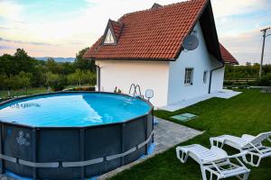 Bazén v ubytování Villa Mira nebo v jeho okolí