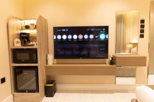 a living room with a large flat screen tv at استوديو فاخر بتصميم عصري in Riyadh
