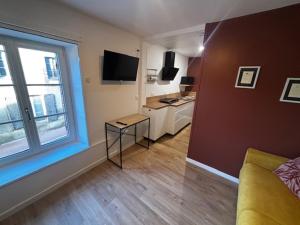 Μια τηλεόραση ή/και κέντρο ψυχαγωγίας στο Auberge Maillebois studio