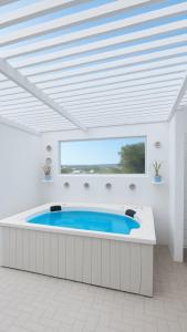 Bazén v ubytování Cataliya Holiday Home Paternoster nebo v jeho okolí