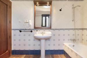 Ένα μπάνιο στο La Pedrosa +25 φωτογραφίες