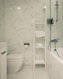 Koupelna v ubytování 71 East Apart Hotel + 42 fotografií