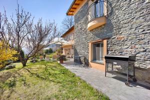 Das Gebäude in dem sich das Ferienhaus befindet