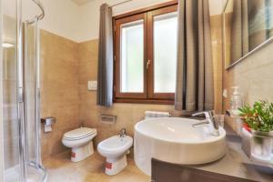 Ένα μπάνιο στο Villetta Natura Casa B +29 φωτογραφίες