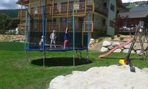 two children are playing on a playground at Leierhof Wicky in Rodengo