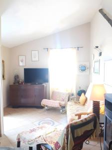 a living room with a couch and a table at Country Road Take Me Home in Pescia Romana