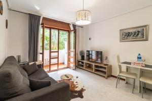 a living room with a couch and a table at Apartamento La Ribera in Suances