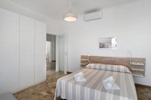 a bedroom with a bed with two white towels on it at Fronte Mare - Marina di Andora in Marina dʼAndora