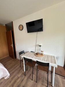 TV a/nebo společenská místnost v ubytování Schmuckkästle