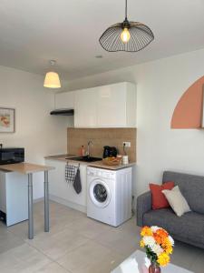 Kuchyň nebo kuchyňský kout v ubytování Le petit cocoon de Brive - 3 people - 800m du centre-ville