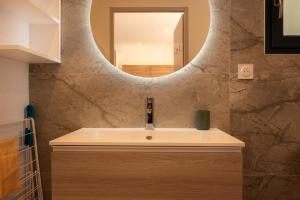 Koupelna v ubytování Gîtes du Soleil + 63 fotografií