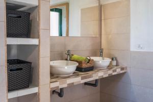 a bathroom with two sinks and a mirror at Casa Sabina - Villa Perenquén in Guía de Isora +11 photos
