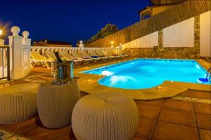 Kolam renang di atau dekat dengan Villa Mansory