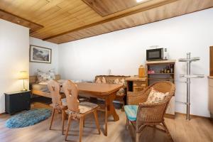 Afbeelding uit fotogalerij van Obere Ferienwohnung im Nebengebäude in Ruhland