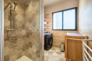 a bathroom with a shower and a washing machine at T3 Cros De Cagnes Bord De plage in Cagnes-sur-Mer +15 photos