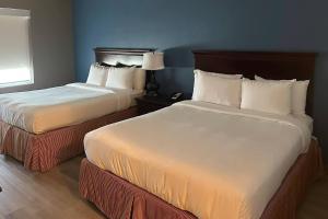 Voodi või voodid majutusasutuse Country Inn & Suites by Radisson, Concord (Kannapolis), NC toas