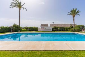 Kolam renang di atau dekat dengan Apartamento Butiplaya +12 gambar