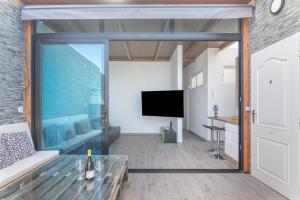 a living room with a couch and a tv at La Lajita in Tafira Baja