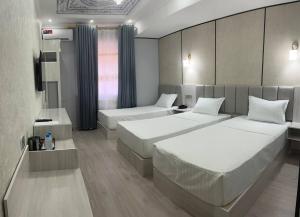 Postel nebo postele na pokoji v ubytování Twins Hotel Khiva